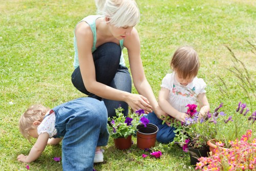 Professional garden maintenance services in Peckham